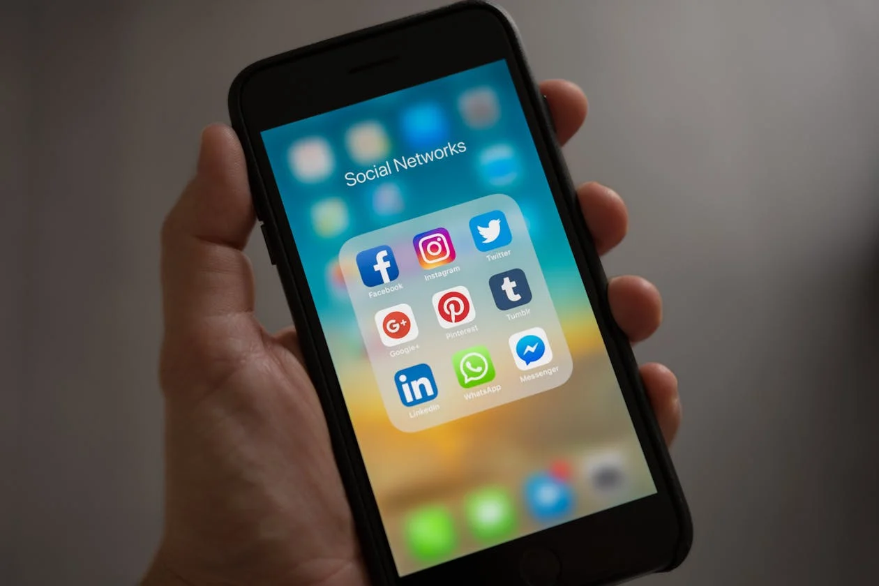 Instagram alternatives social media apps on smartphone